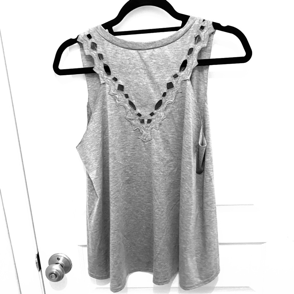 Gray cut outback flowy athleisure Tank in Large